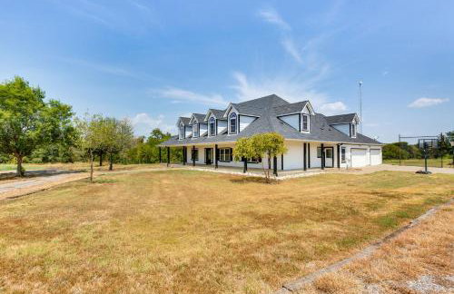 Unwind Fireside Wills Point Gem with Hot Tub and Pond - Foto 37