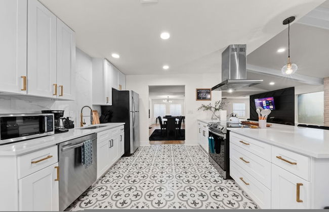 Spacious 6 Bed House Airport Pet Friendly AFB - Foto 3