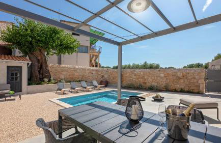 Rustic villa Dvori with outdoor pool in Porec - Foto 3