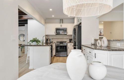 Stunning Retro Beach Oasis, Dual Living, Pool - Foto 16