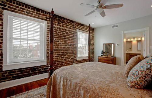 Newly Renovated 4 bed 3 bath and 2 Parking Spots - Foto 42