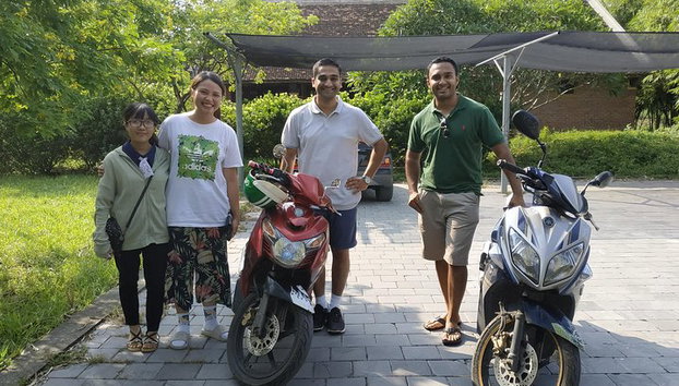 Noleggio moto Ninh Binh (Moto automatica) - Foto 4, Viaggiatore dell'India che affitta motocicletta all'Emeralda Resort
