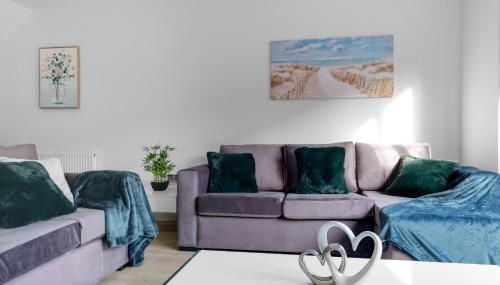 Modern 4 Bedroom House With Parking in Farnham Royal, Slough By 360stays - Foto 3