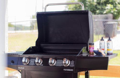 Lakefront Getaway with Dock Pool Sunset Games - Foto 60