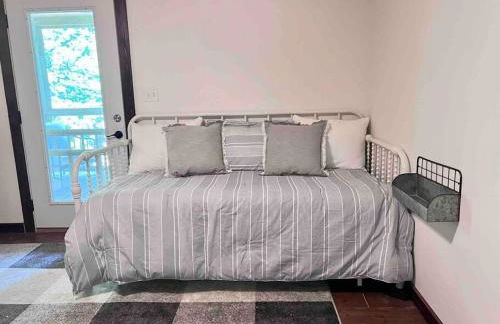 Close to Lake Blue Ridge, Hot Tub, Swing Beds - Foto 26