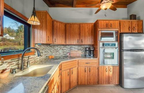 The Eagles Nest, Couples Escape - Hot Tub & Views! - Foto 58