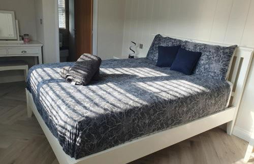 Routh 2-Bed Luxury Lodge Hot Tub & Lake View - Foto 18