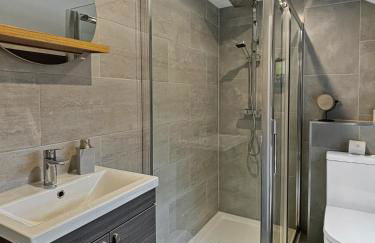 Amaya Six - Sleeps 4 - Modern 1 bed Apartment - Newly renovated - Central Location - Grantham - Free Gym Access - Foto 7