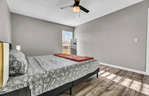 Relaxed 2BR Condo Close to Dining and Entertainment - Foto 13