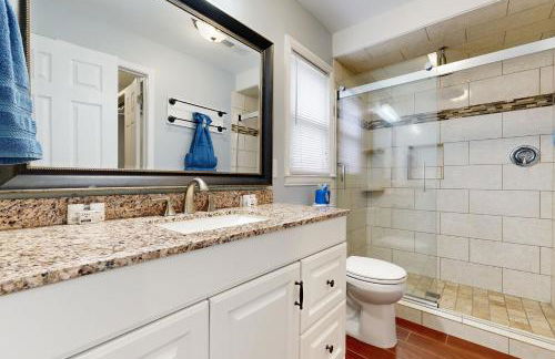 Bring Your Pup! Goose Creek Home with Private Pool - Foto 13