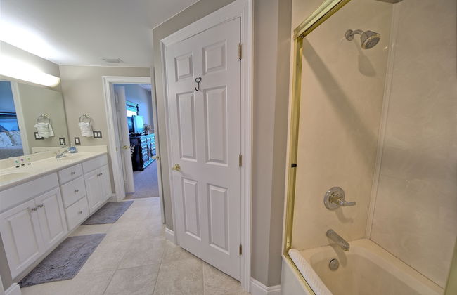 Stylish Oceanfront Condo with Beach and Picnic Area Access - Unit 1706 by RedAwning - Foto 17