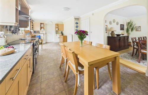 Large detached house near the sea - Photo 2