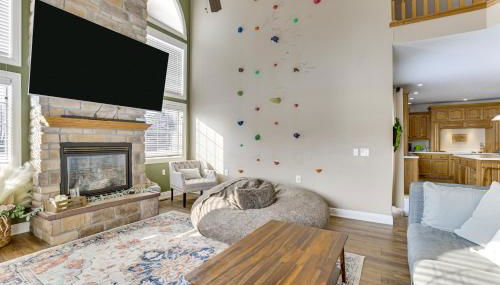 Family Home on 9 Acres! Climbing Wall and Gym - Foto 3