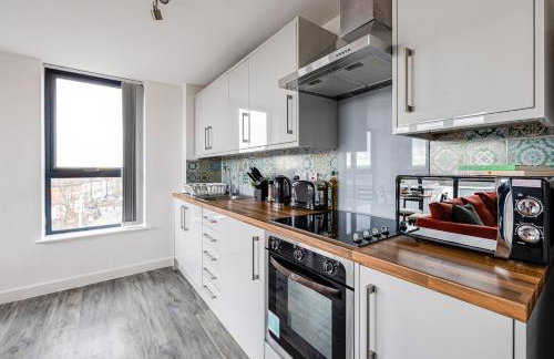 Stunning 2 bed apt with free parking close to CC - Foto 15