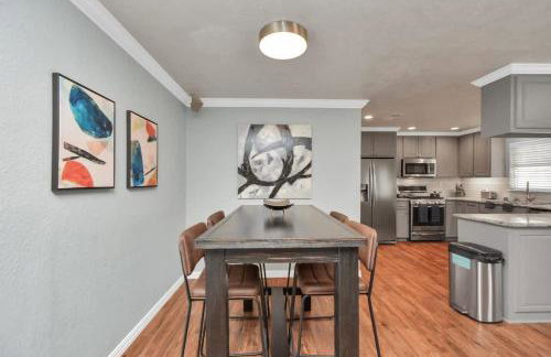 Backyard Oasis-Pool & Grill-Heart of Friendswood - Foto 23