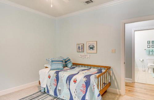 Snowbirds Welcome Foley Condo with Pool Access - Photo 19