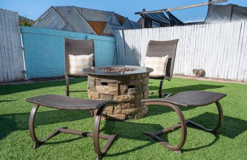 Cali 2BR Getaway Firepit, Yard & Spring Charm - Foto 16
