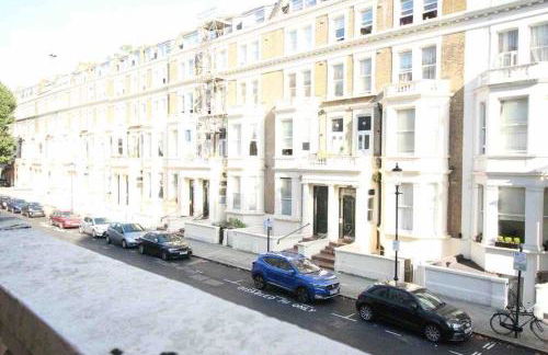 Wonderful apartment in Earl’s Court - Photo 4
