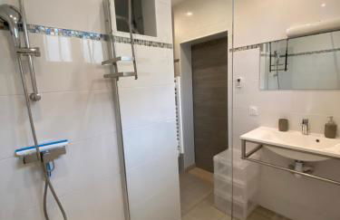 TOUL Appartement Entier avec PARKING Privé au Calme Cosy à Étage avec Balcon - Foto 8