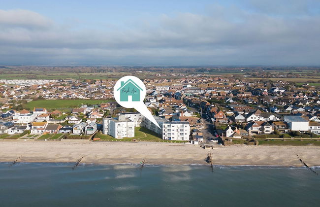 Two Bed Seafront Escape in East Wittering - Photo 23
