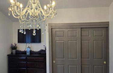 Charming Country Cabin- Cozy, Scenic View, HOT TUB, near CMAC - Foto 20