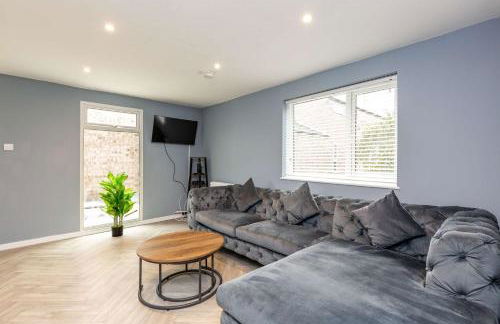 Modern & Stylish 3 Bedroom Home in Peterborough - Photo 1
