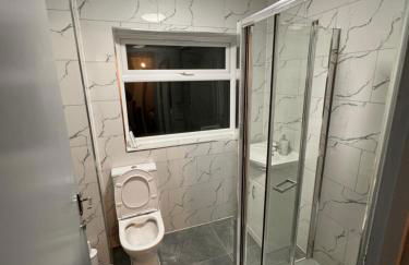 Newly decorated 4 bed home - Foto 11