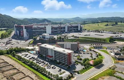 New 2 Bed 2 Bath Condo with Pool at BMS - Foto 36