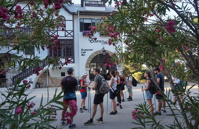 Caminata al atardecer Profitis Ilias Mountain - Foto 12