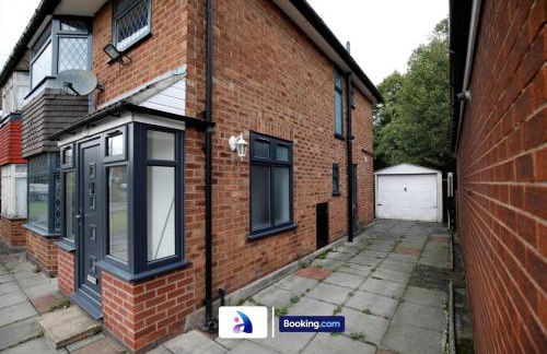 Spacious 3 BDR By Avalora Short Lets & Serviced Accommodation Queensway With Big Garden, Near Train Station, Airport & Large Driveway - Photo 32