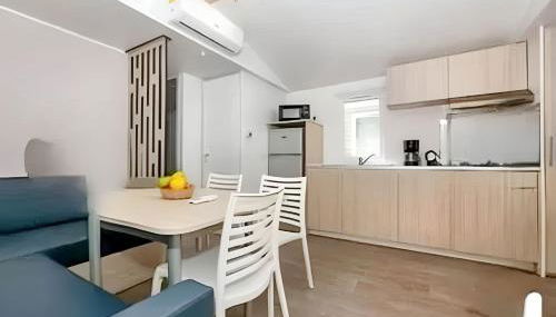 Bungalow confortable à Nans-les-Pins avec piscine partagée - Foto 2