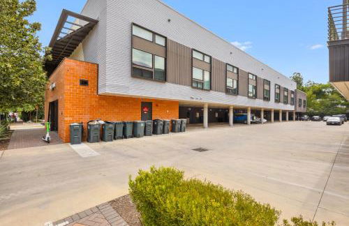 Austin Stylish Studio - Foto 76