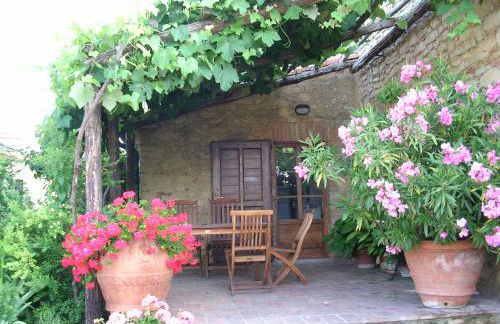 PERGOLA at Le Pietraie a cottage with many flowers - Foto 1