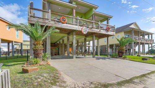 Steps to Shore! Just Beachy Home with Deck and Views - Foto 3
