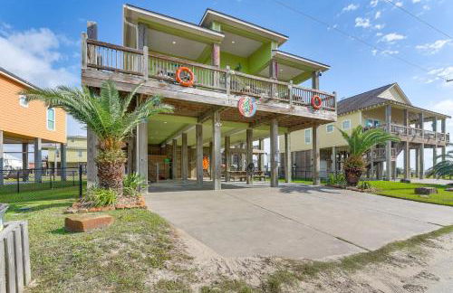 Steps to Shore! Just Beachy Home with Deck and Views - Foto 3