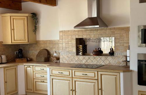 Villa avec piscine privée entre terre, ville et mer - Foto 11