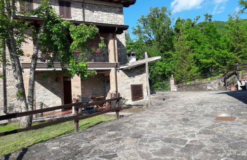 A fine 2 bedroom stone house in Emila - Photo 14