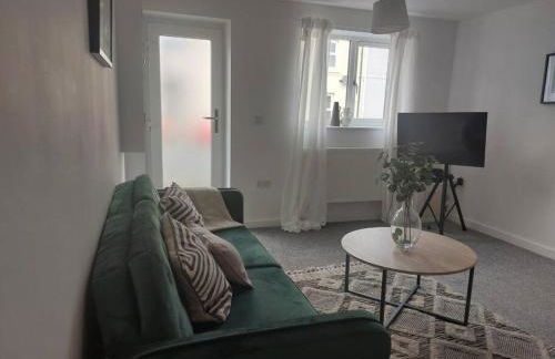 Charming 2 BedRoom Tredegar Gem. Sleeps 4 - Photo 16