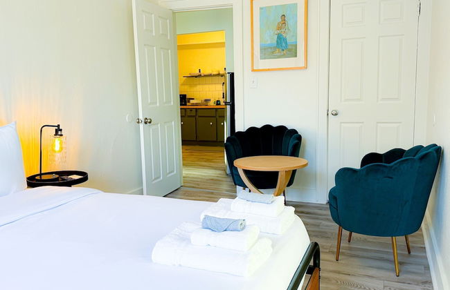 Stunning House In Convenient Location N Downtown - Photo 17