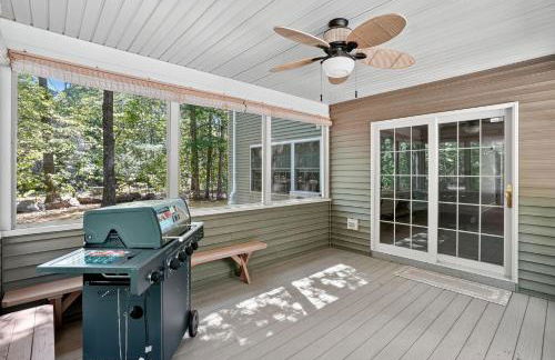 Gray Woodland Escape Golf, Pool & Cinema home - Foto 39