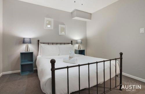 Chic Poolside Homebase Steps from South Congress - Foto 22