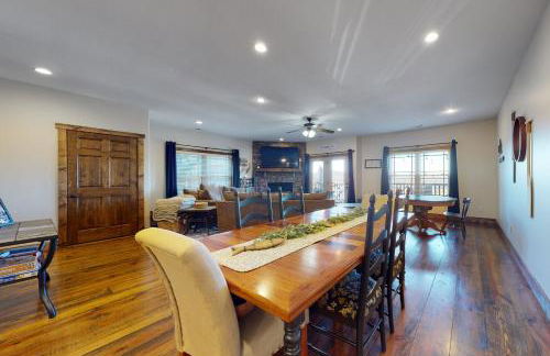 Spacious Lakeview Townhouse Sleeps 8 Deck Grill - Foto 10