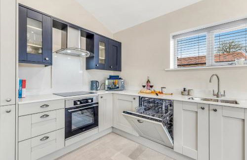 Cozy Luxury Cabin Retreat with Superking Bed - Foto 16