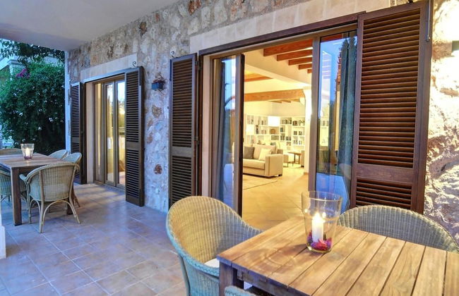 Exquisite Villa With Views - Photo 28