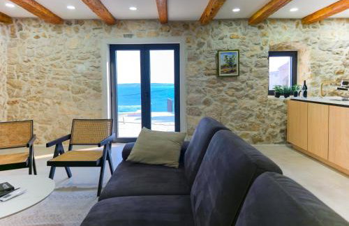 Newly built Villa MarVista with 4 bedrooms,infinity pool & stunning sea and mountain views - Photo 15