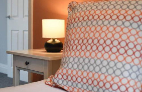 Air Maison - Family Home with Off-Road Parking - Photo 23