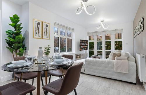 2BR Spacious Flat I King Bed I Desk I Parking X2 - Foto 1