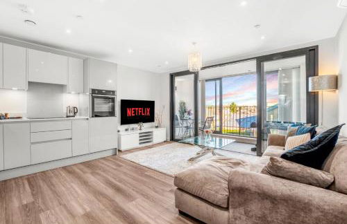 Two BDR Apt By Stay Aura Short Lets & Serviced Accommodation London With Free WiFi, Parking & 10 Min to Brentford Stadium - Foto 2