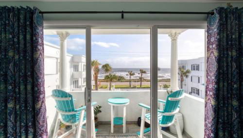 Oceanfront Elysium with a pool - Photo 3