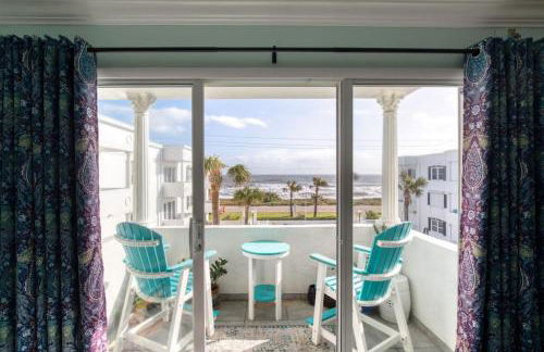 Oceanfront Elysium with a pool - Photo 3